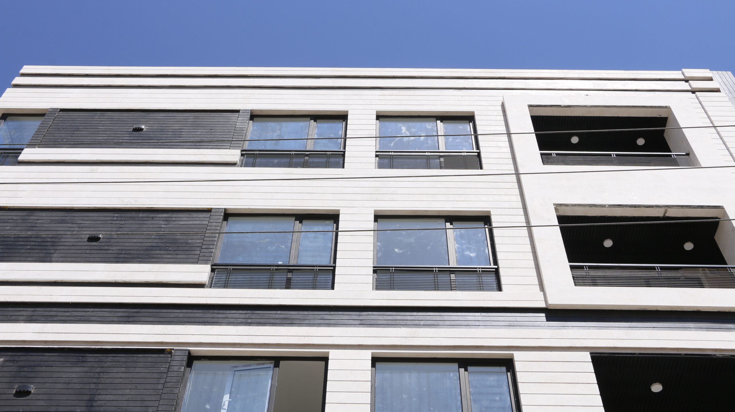 نمای ساختمان – گرانیت مشکی بازالت